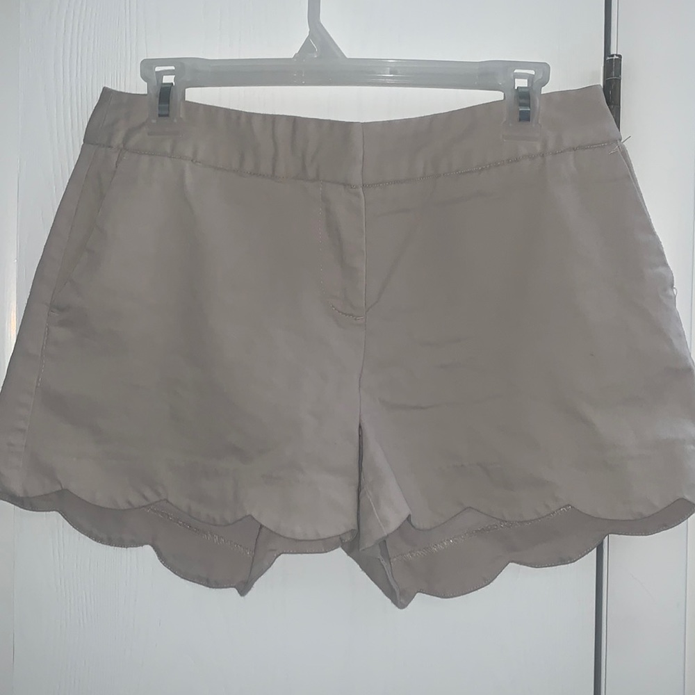 Khaki scalloped shorts size 8